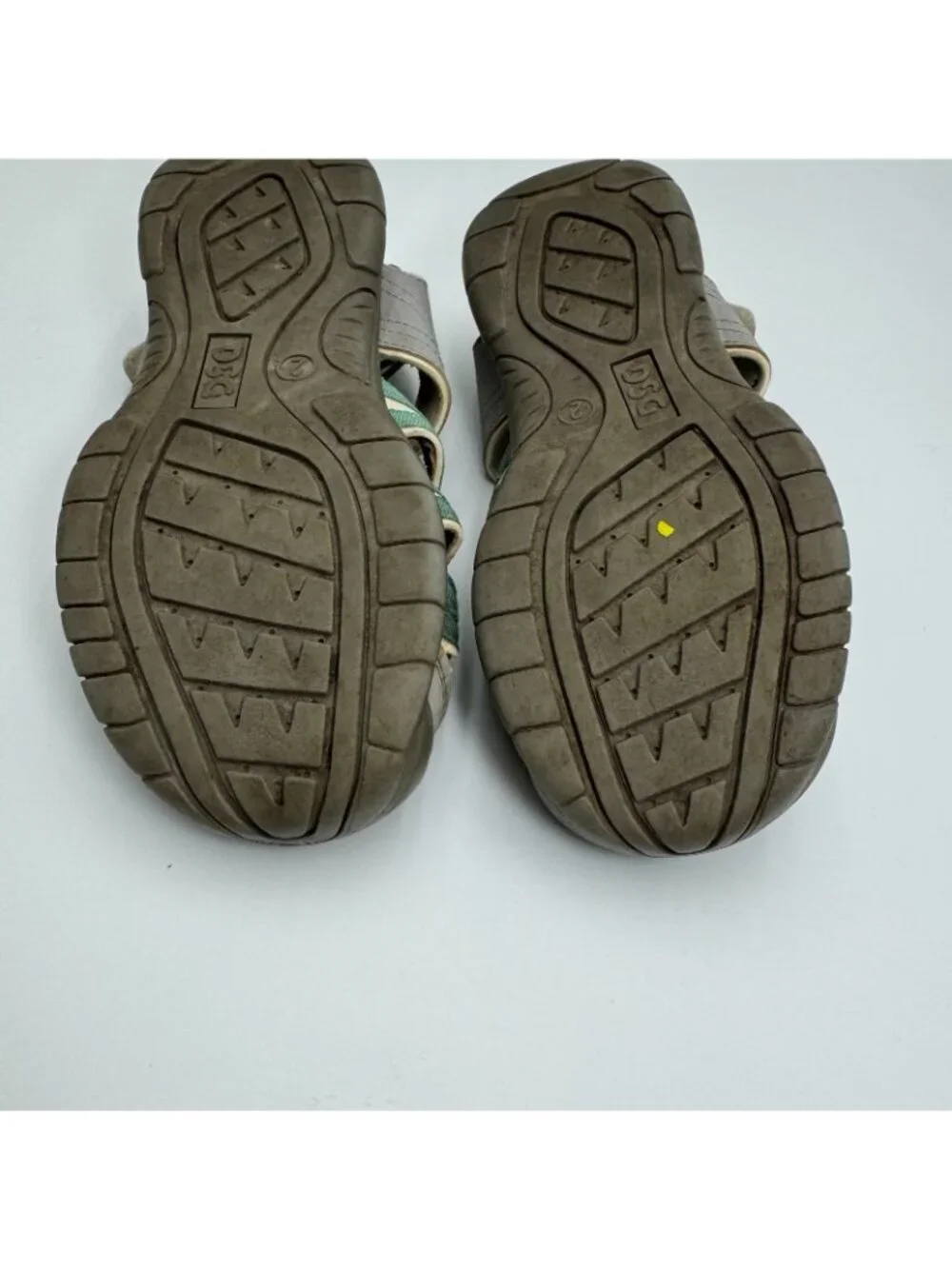 DSG Caged Sandal Kids Girls 2 Gray Leather Adjustable Strap Fisherman Slingback